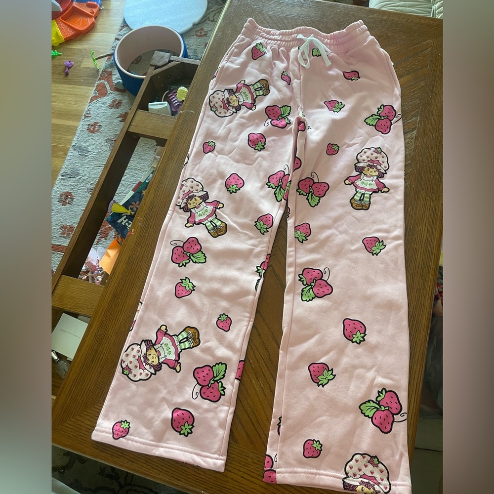 XS Pink Strawberry Shortcake Graphic Sweatpants - Picture 2 of 7